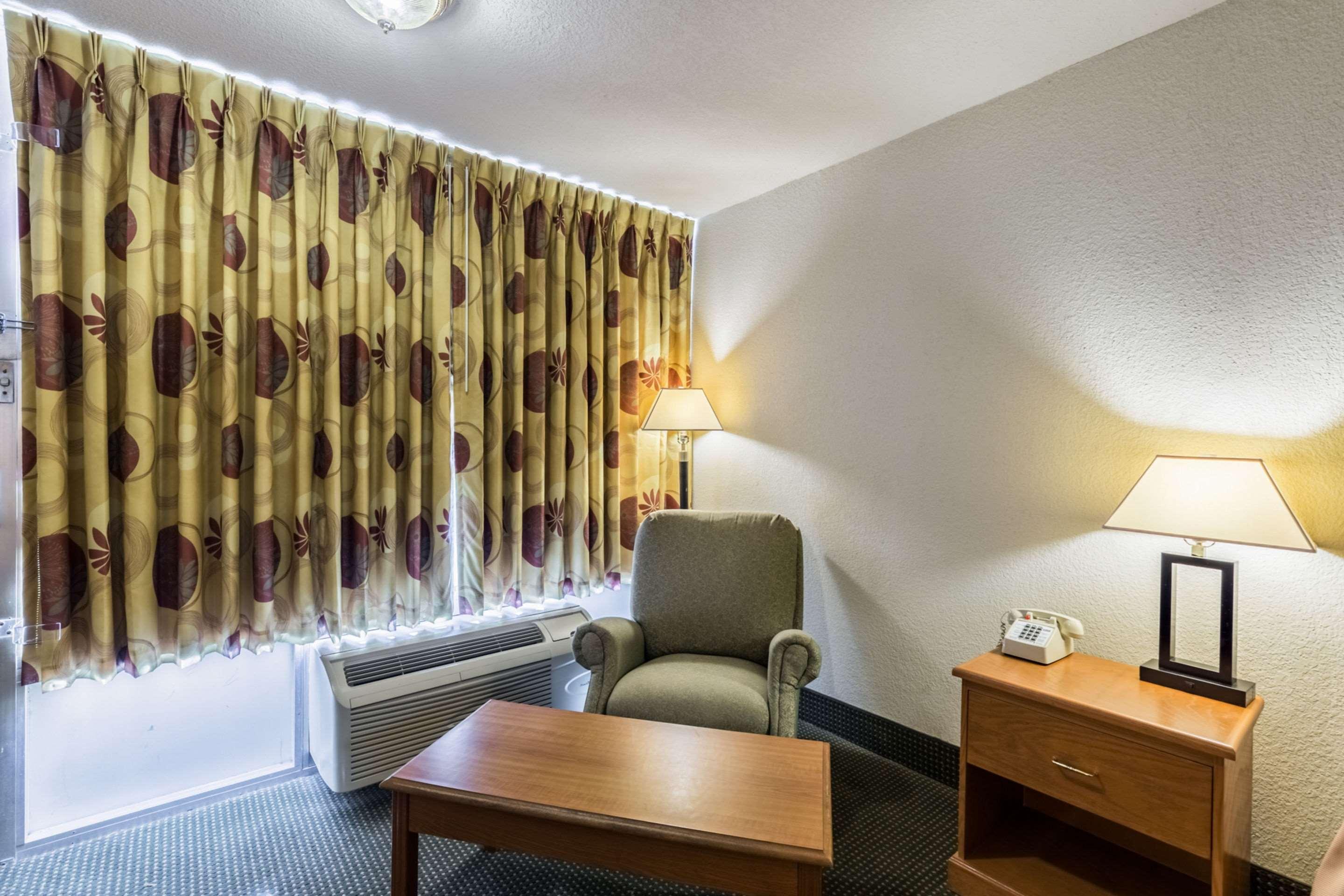 Econo Lodge Baytown Exteriör bild