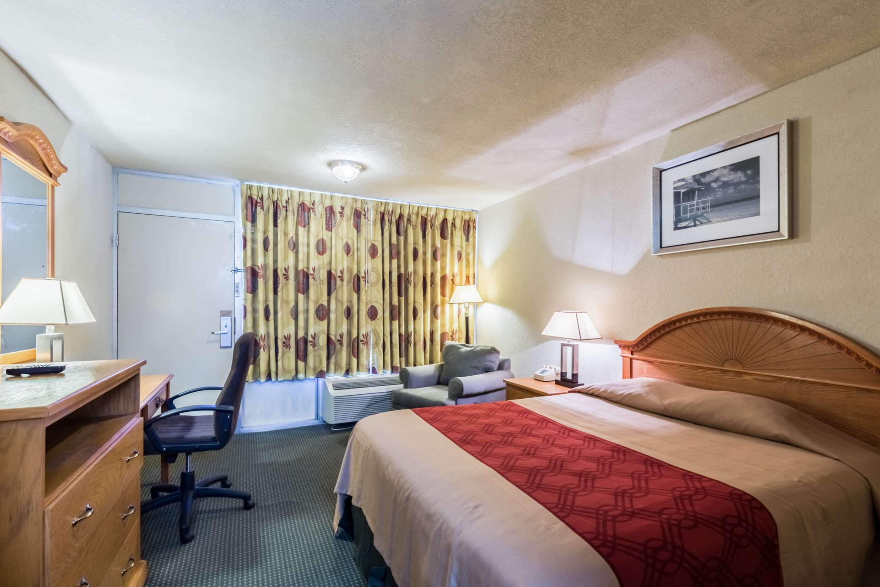 Econo Lodge Baytown Exteriör bild