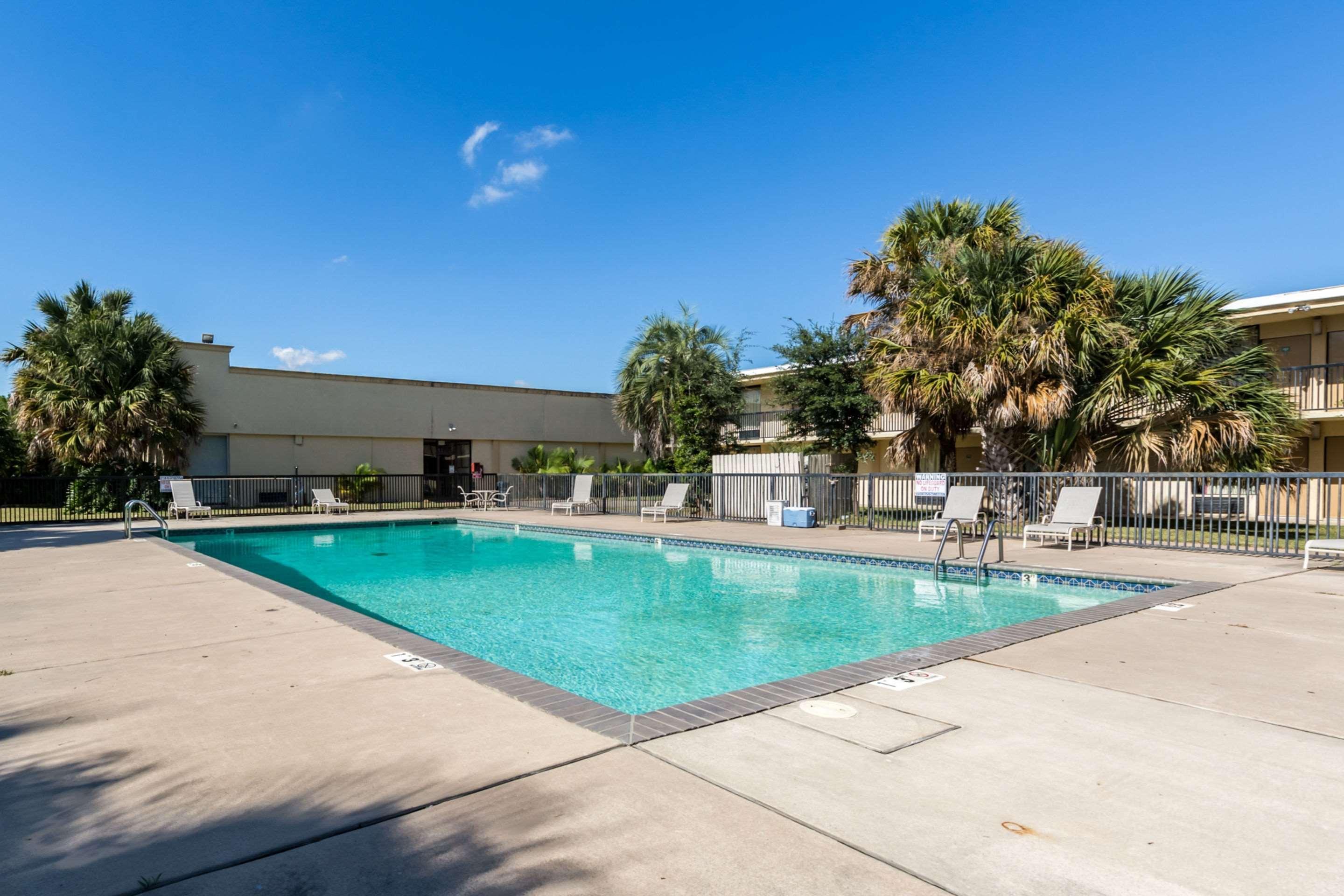 Econo Lodge Baytown Exteriör bild