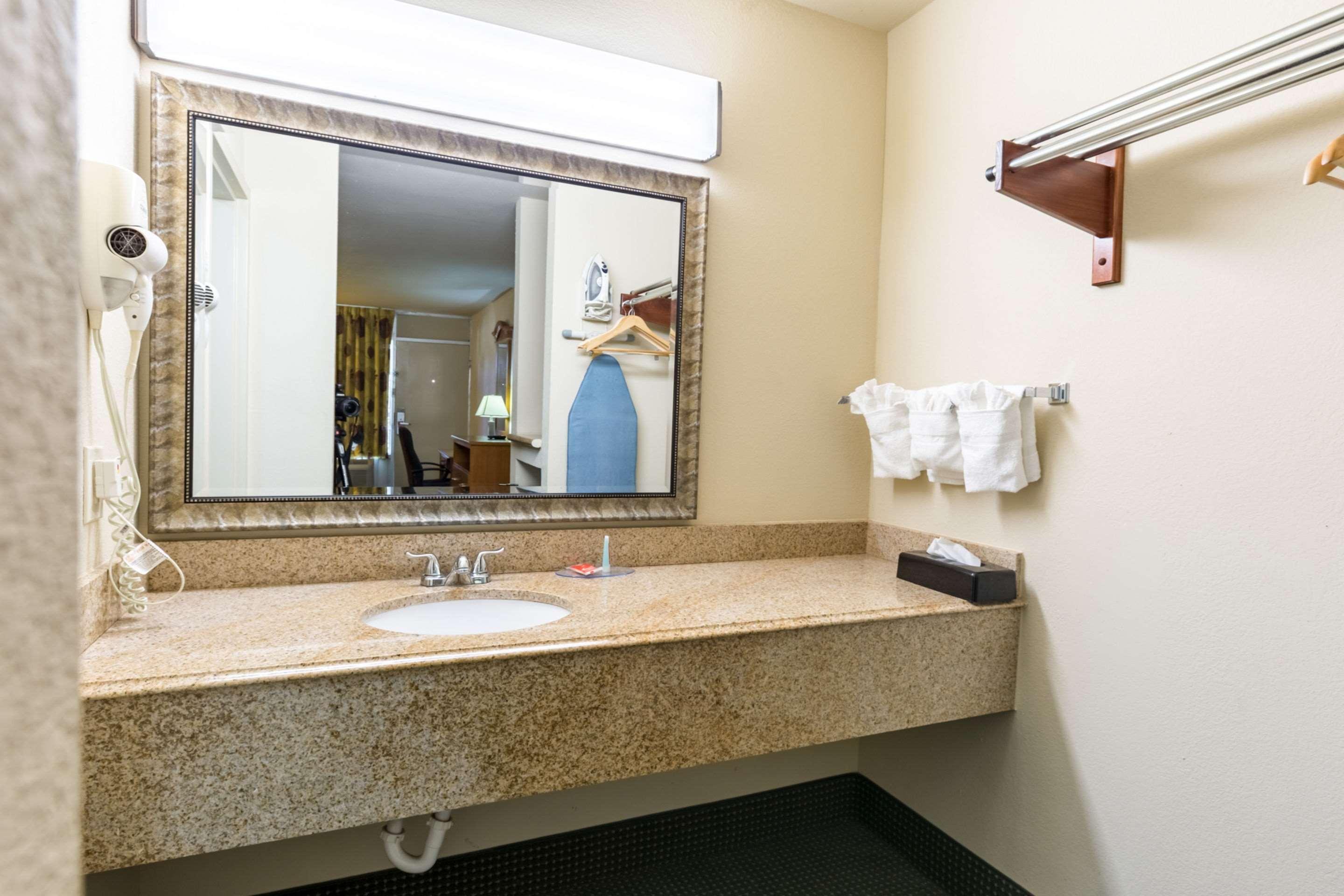 Econo Lodge Baytown Exteriör bild