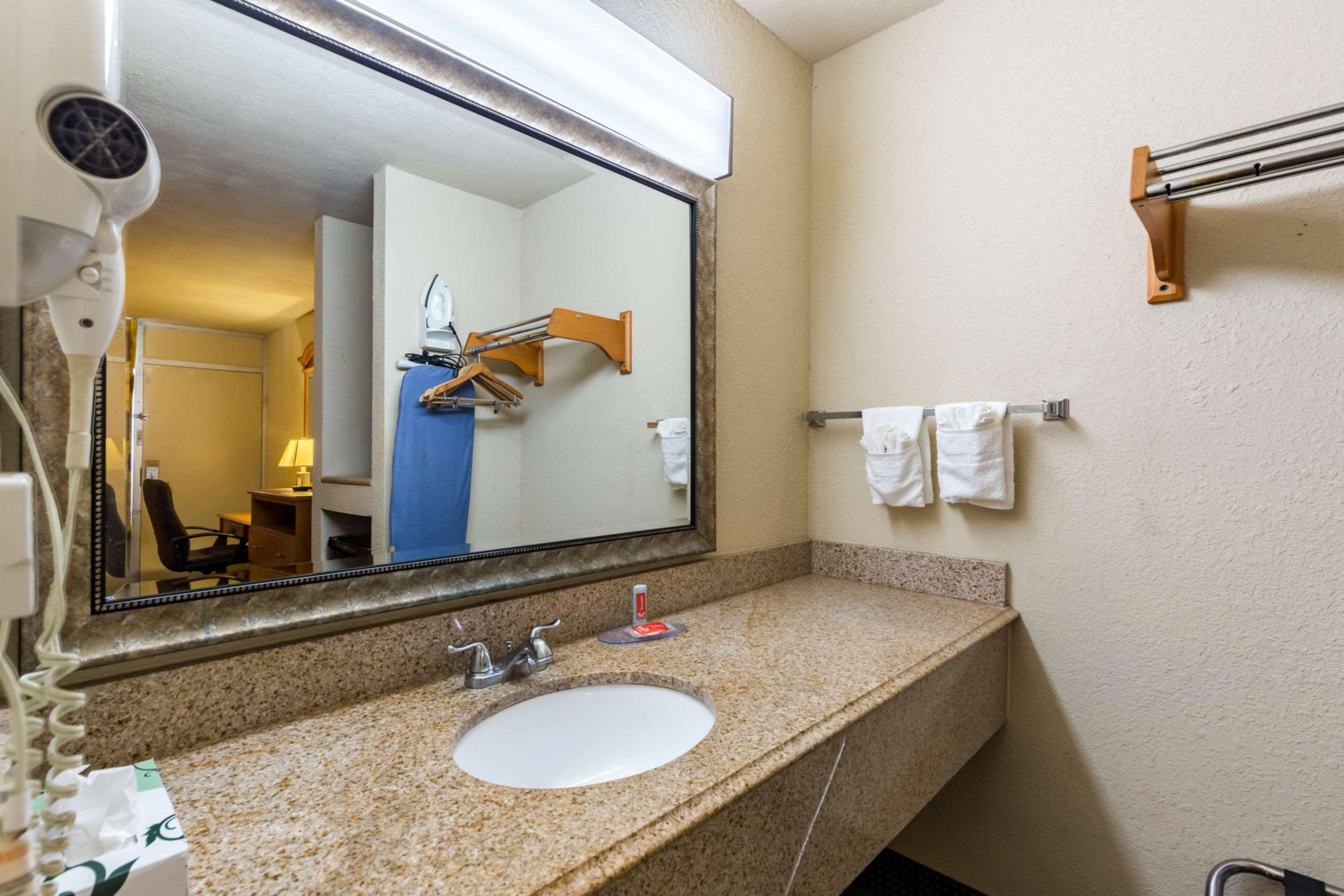 Econo Lodge Baytown Exteriör bild